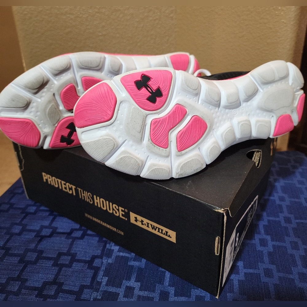 Under Armour MicroBlack and Pink Women’s Athletic Training Shoes Size 8 - Picture 4 of 6